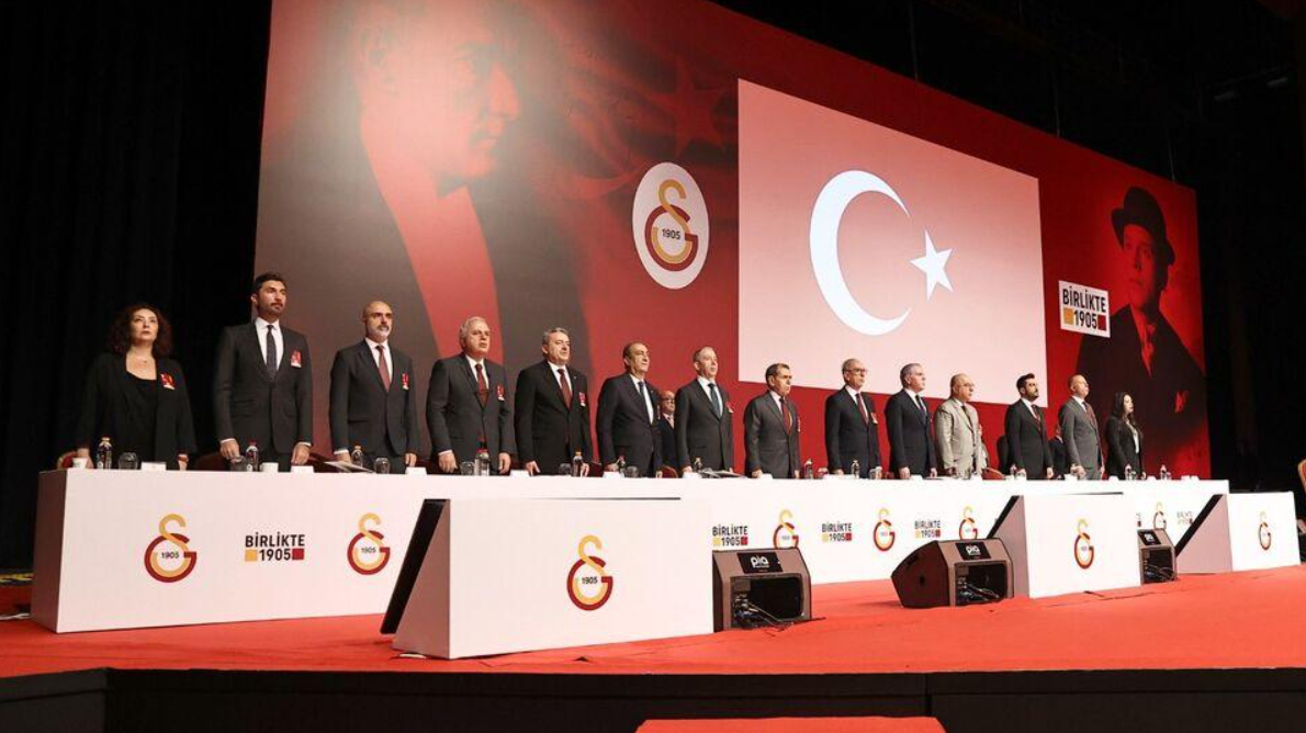 Galatasaray'da Dursun Özbek yönetimi ibra edildi