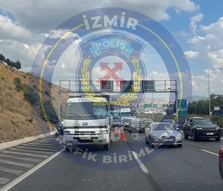 Trafik Birimleri duyurdu: Bayraklı Büyük Tünel girişinde 5 kilometrelik kuyruk