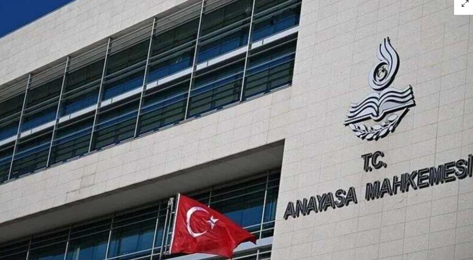 AYM’den 26 siyasi parti hakkında suç duyurusu kararı!