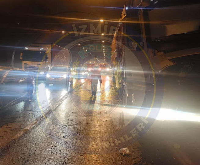Bayraklı Tüneli’nde kaza nedeniyle sol şerit kapatıldı!