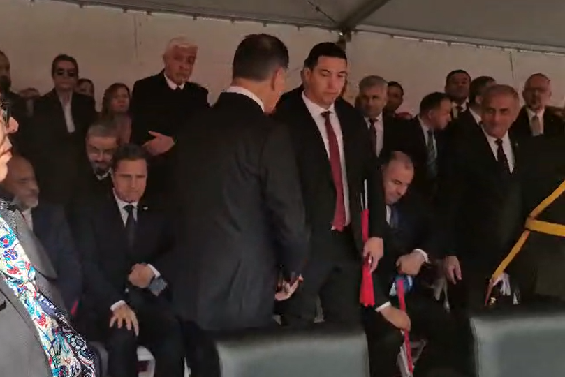 Tugay’a protokolden tepki: Elini sıkmadılar!