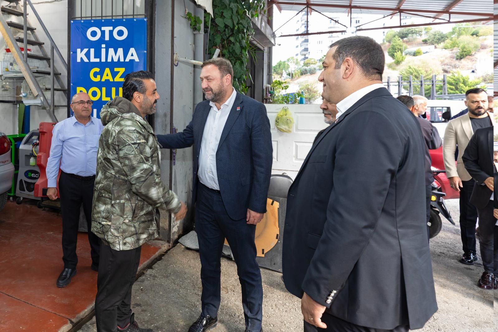 CHP İzmir’den Narlıdere esnafına ziyaret: Gümrükçü, esnafın sorunlarını dinledi-2