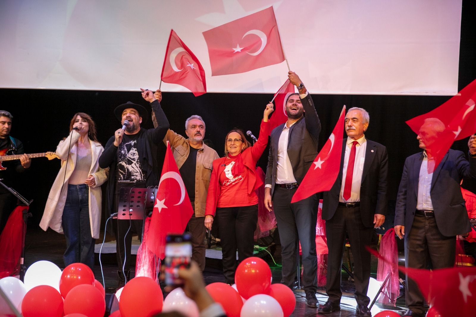Güzelbahçe’de Cumhuriyet coşkusu gün boyu sürdü