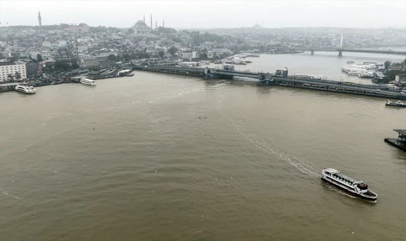 Istanbul Denizin Rengi Değişti (2)