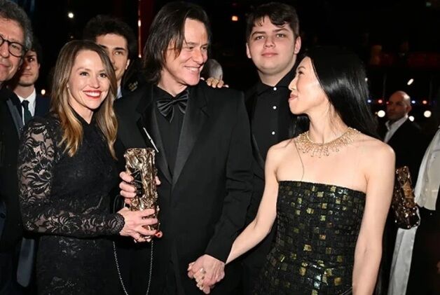 Üçüncü kez nikah masasına oturdu: Jim Carrey dünyaevine girdi-1