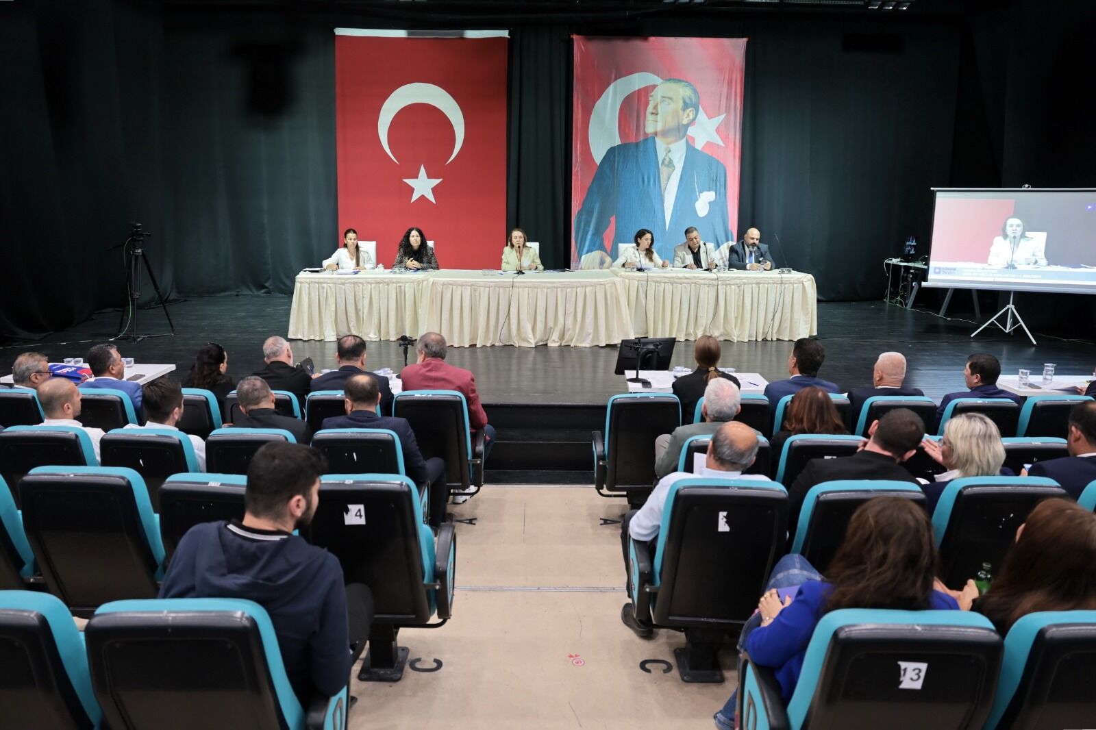 Konak’ta kararlar alındı: Mahalleler birleşiyor, kentsel dönüşüm için önemli adımlar atılıyor