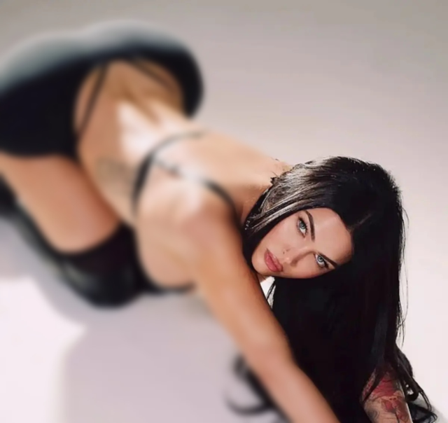 Megan Foc Pozları (3)