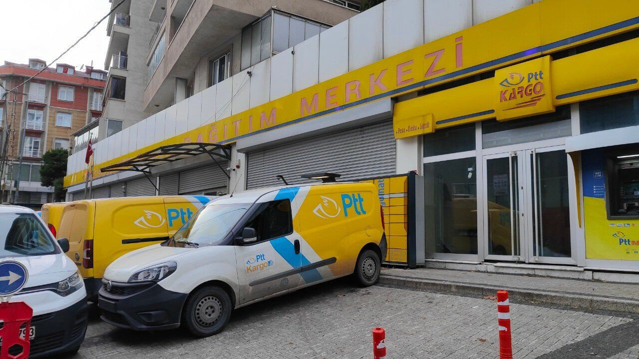 İzmir PTT’de dağıtım krizi: Kargolar günlerdir teslim edilmiyor!
