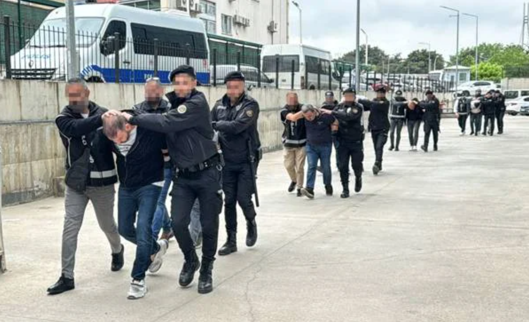 İzmir merkezli tefeci çetesi çökertildi: 11 şüpheli tutuklandı