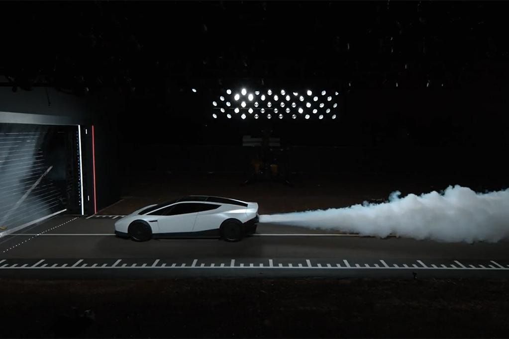 Tesla Ucan Araba