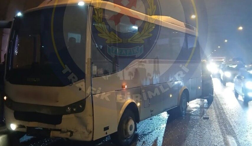 Bayraklı Tüneli’nde kaza: Karşıyaka istikametinde yoğunluk var