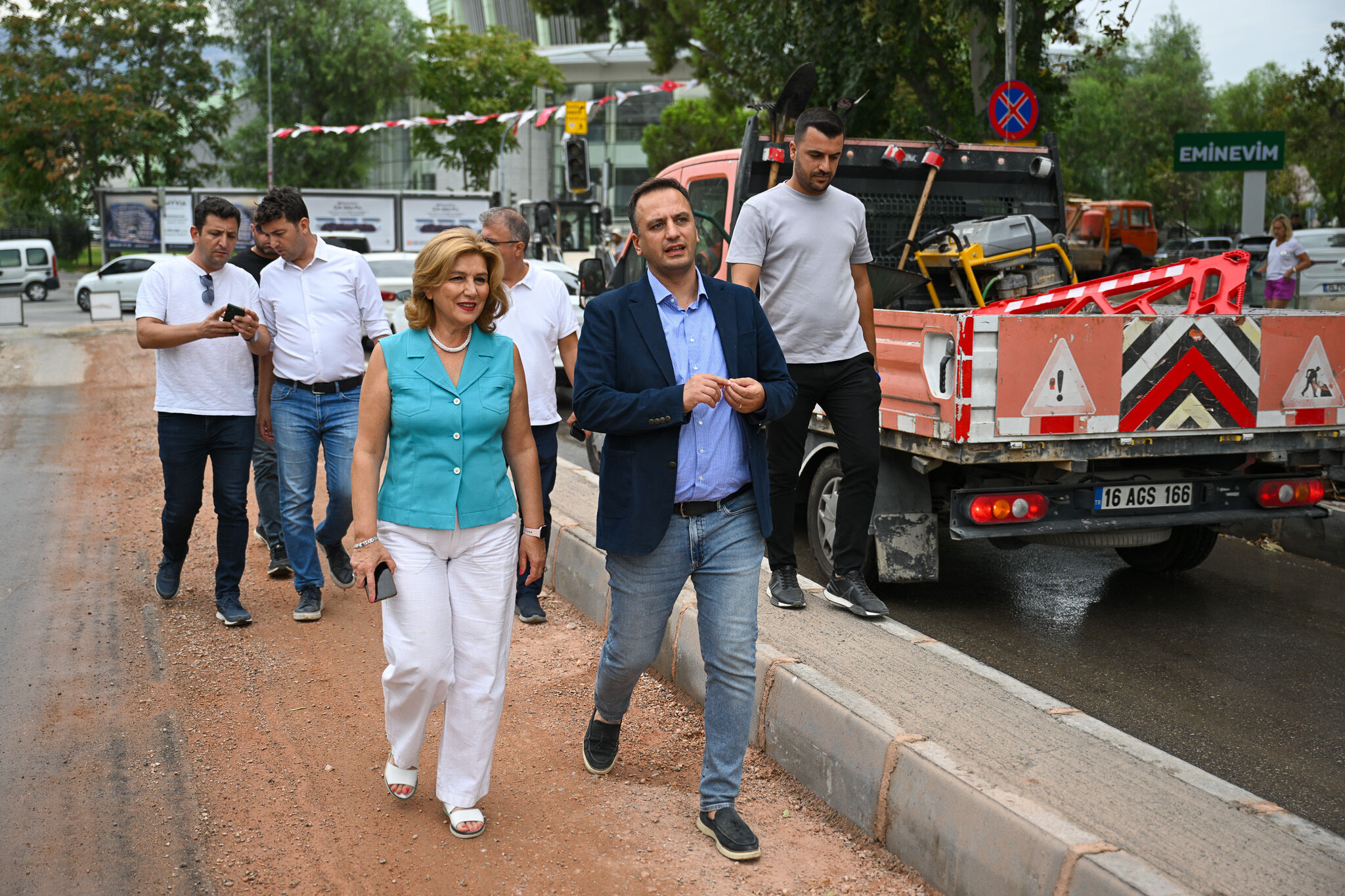 Bornova’nın kalbindeki cadde baştan aşağı yenileniyor