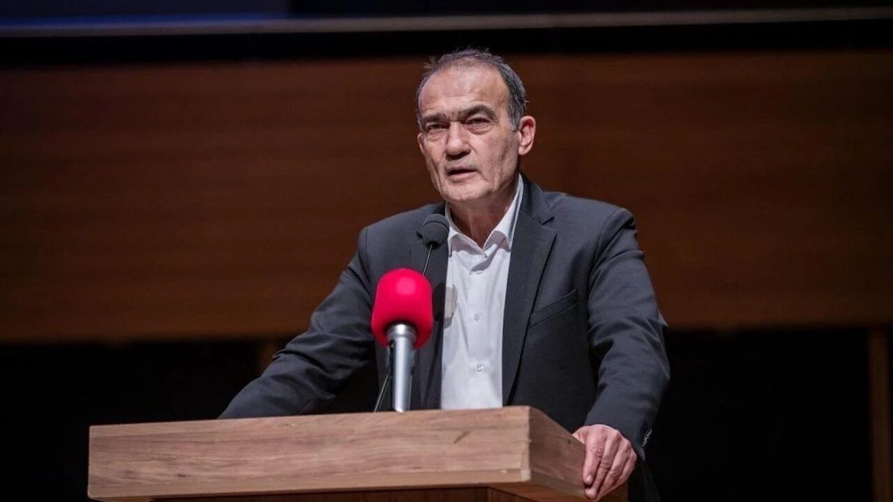 Tugay AKP’ye geçti, Büyükşehir’den ilk istifalar geldi!-1